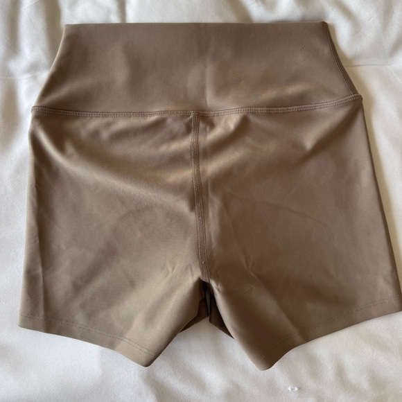 ALO Yoga Women's Airlift Shorts - Gravel - Picture 2 of 4